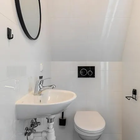 Cozy Near Hotspots W Kitchen Access