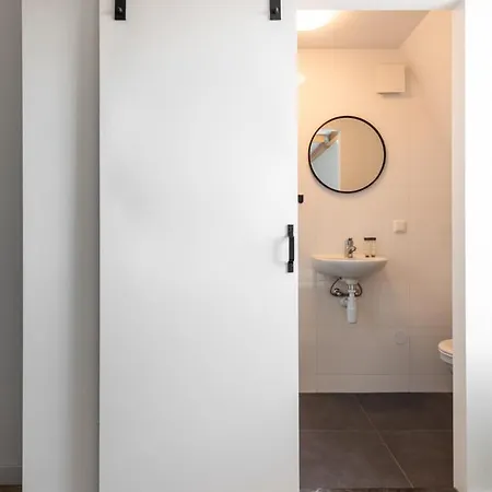 Cozy Near Hotspots W Kitchen Access *