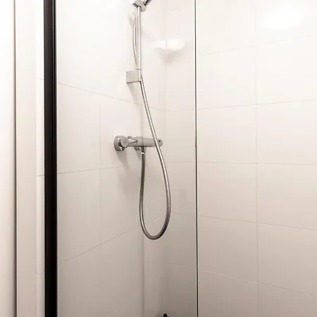 Cozy Near Hotspots W Kitchen Access Τίλμπουργκ